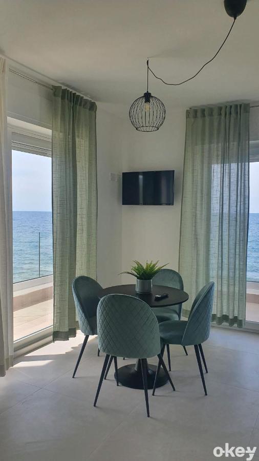 Villa Mediterranea Apartments - Seaview, Pool & Garden Bari Eksteriør billede