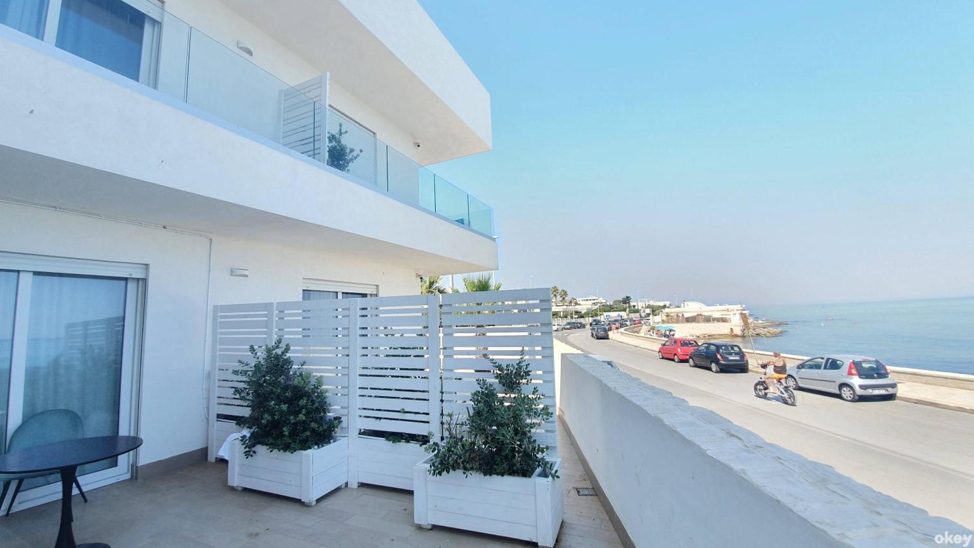 Villa Mediterranea Apartments - Seaview, Pool & Garden Bari Eksteriør billede