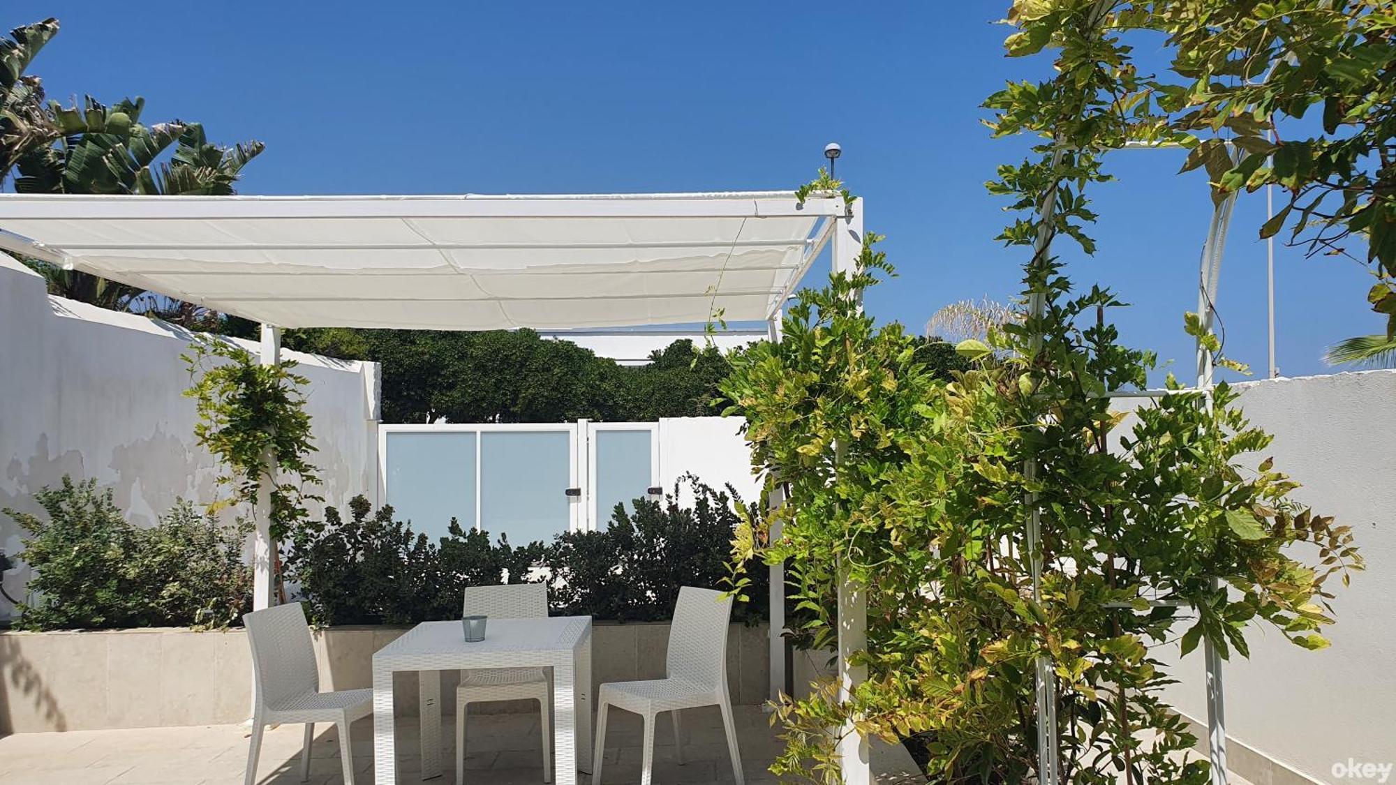 Villa Mediterranea Apartments - Seaview, Pool & Garden Bari Eksteriør billede