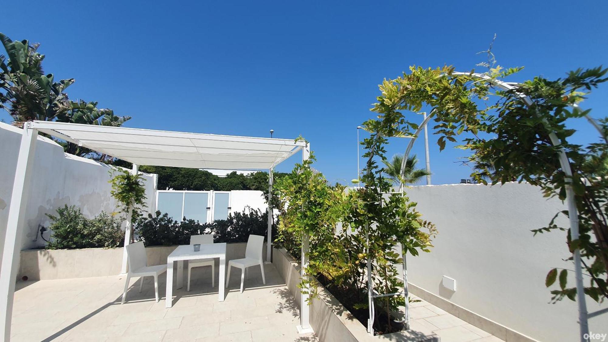 Villa Mediterranea Apartments - Seaview, Pool & Garden Bari Eksteriør billede