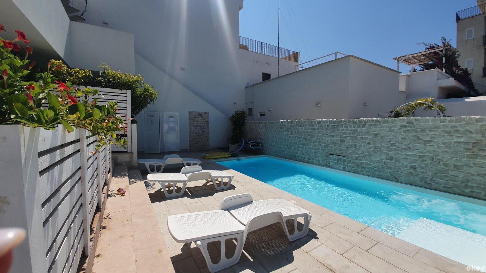 Villa Mediterranea Apartments - Seaview, Pool & Garden Bari Eksteriør billede